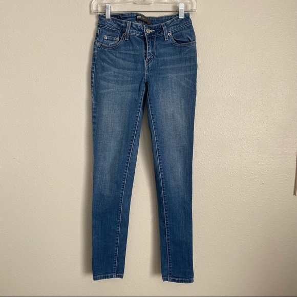 LEVI’S medium wash jegging jeans